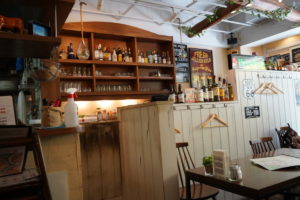 Hamburger & Cafe BAYSIDE BASE店内